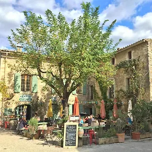 Le Petit Cafe Оппед